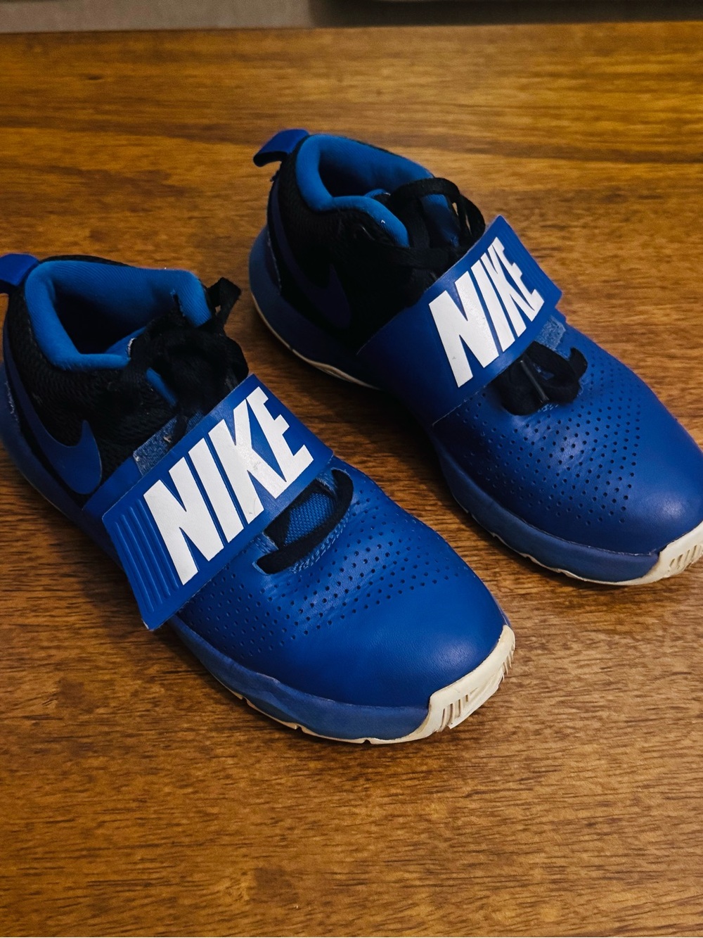 Nike Team Hustle D8 Basketball Shoes Game Royal Blue Black White Youth Size 4Y